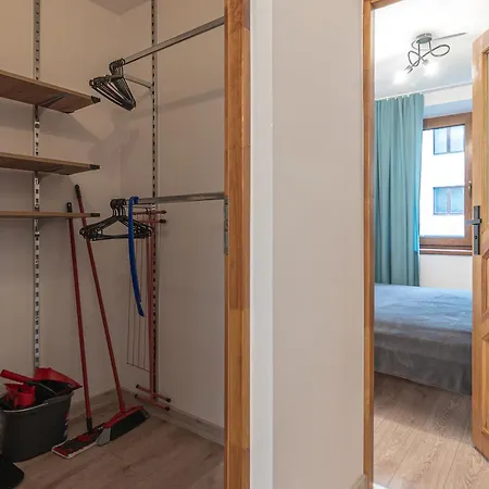 Apartment Krzywa 8 *